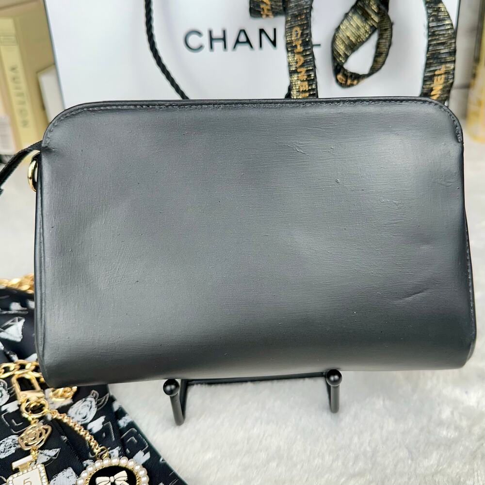 CHANEL black matte leather VINTAGE crossbody cosmetic bag with chain NICE GIFT! - Picture 3 of 16